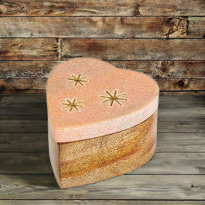 Boîte en bois personnalisée en forme de cœur avec couvercle à charnière, boîte décorative avec fleurs sculptées, conteneur en bois, boîte de rangement - Product Image 5