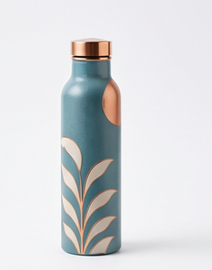 Botella de Cobre Puro con Recubrimiento de Esmalte y Diseño de Logotipo Personalizado, Base Color Verde Azulado, Patrón de Hojas y Tallos, Bebedero Ayurvédico, OEM ODM - Product Image 2