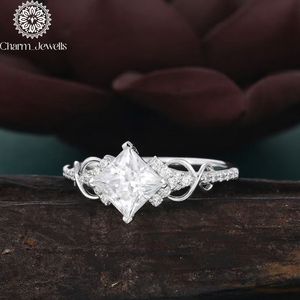 แหวนหมั้นประดับเพชรโมอิสซาไนต์ทรงคุชชั่นจาก Charm Jewells เงินแท้ 925 ชุบโรเดียม ประดับแบบหนามเตย ดีไซน์โรแมนติกคลาสสิกสำหรับผู้หญิง ได้รับการรับรองจาก IGI - Product Image 6