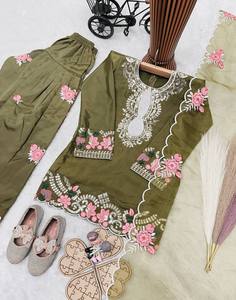 ชุดเดรสเด็กผู้หญิงสีเขียวปักลายผ้าเครปธรรมชาติแบบดั้งเดิมทรงปกติความยาวระดับเข่าสำหรับงานปาร์ตี้งานแต่งงานสไตล์อินเดีย - Product Image 6