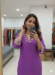 НОВИНКА: ПРЕМИУМ-КОРТА из шелка Чандери с БЕЛЫМИ ПАЛАЦЦО-ШТАКАМИ И ХЛОПКОВОЙ ПОДВЕРЖЕНКОЙ, С ВЫШИВКОЙ, ТРАДИЦИОННАЯ ОДЕЖДА ДЛЯ ВЕЧЕРИНОК И ПОВСЕДНЕВНОГО НОСЕНИЯ - Product Image 3