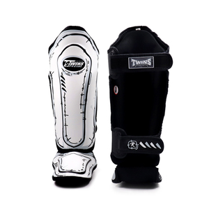 Espinilleras de Entrenamiento Profesional Personalizadas para Gemelos, Cierre Ajustable con Gancho y Bucle, Acolchado de Espuma Suave Ecológico, Protección para las Piernas - Product Image 1