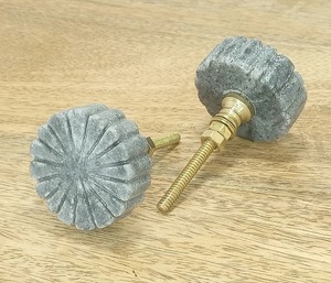 Pomo de Puerta Artesanal de Resina y Madera Diseñado para Muebles Contemporáneos, Incluidos Armarios, Cajones y Puertas Interiores - Product Image 3