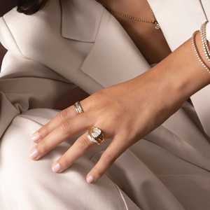 Anillo de Oro Sólido de 14k con Engaste de Garras, Diamante Ovalado Cultivado en Laboratorio, Diseño de Tallo Dividido, Certificado IGI, Joyería Fina, Anillo de Diamante Sintético E VVS - Product Image 6