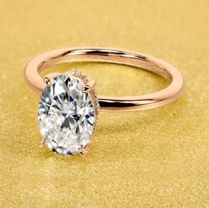 Bague de fiançailles, de mariage et d'anniversaire de luxe en argent sterling 925 et or 14 carats avec moissanite taille ovale et sertissage griffe, alternative au diamant - Product Image 5