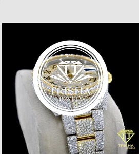Reloj de Lujo de Oro Amarillo con Diamantes de la Mejor Calidad, Reloj de Pulsera de Acero Inoxidable con Incrustaciones de Diamantes para Hombre y Mujer, Disponible para la Venta - Product Image 4
