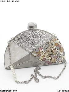 Pochette de soirée de mariée en laiton et nacre faite à la main, fermeture magnétique, bandoulière chaîne, doublure synthétique, capacité 1-1,9L, multifonction - Product Image 1