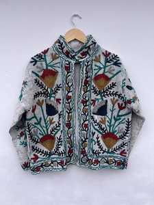 Chaqueta de Invierno de Algodón Ecológico Transpirable Acolchada con Diseño Floral Suzani para Mujer, Hecha a Mano, Bordada, con Cuello Alto, Estilo Bohemio - Product Image 5