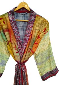 Robe longue kimono en soie Bridel, patchwork, pour couvrir le bikini, vêtement de nuit, kimono en sari indien vintage recyclé fait main - Product Image 3