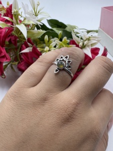 แหวนลาบราโดไรต์ธรรมชาติ ทำมือ ชุบเงิน เครื่องประดับสำหรับผู้หญิง - Product Image 3