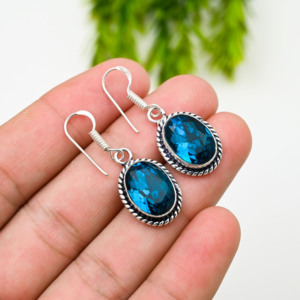 Pendientes Colgantes Modernos de Plata de Ley 925 Chapados en Oro para Mujer - Joyería Hecha a Mano de la Mejor Calidad - Product Image 1