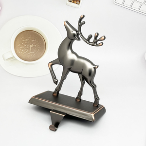 Venta al por mayor de gancho metálico 3D de reno navideño antiguo, soporte para calcetines de reno para Navidad - Product Image 2