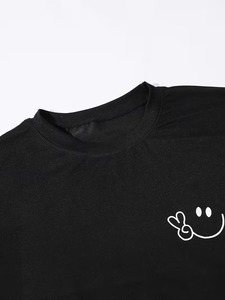 Camiseta Negra de Manga Corta para Hombre con Estampado de Sonrisa de Dibujos Animados, Corte Regular, Cuello Redondo, Informal, de Algodón, Diseño Personalizado, Talla Grande - Product Image 3