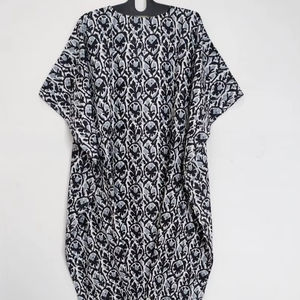 Caftán Floral Hecho a Mano en India, Ligero, para Playa o Resort, Estilo Bohemio y Cómodo - Product Image 1