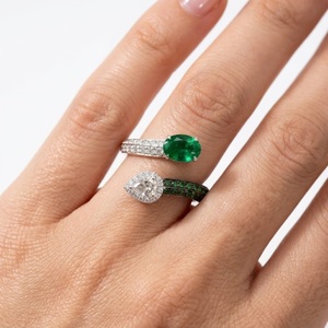 Bague Bypass en Or Blanc 18K avec Émeraude Ovale et Diamant Poire, Halo Vert Intense, Bijoux de Mariée Sur Mesure pour Cadeau d'Anniversaire - Product Image 4
