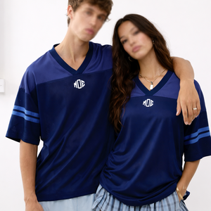 เสื้อฟุตบอลอเมริกันสีน้ำเงินกรมท่า คอวี แขนสั้น ผ้าตาข่าย สำหรับทีม  ขายส่ง  รับผลิตตามแบบ  โลโก้สั่งทำได้  ผลิตจำนวนมาก - Product Image 1