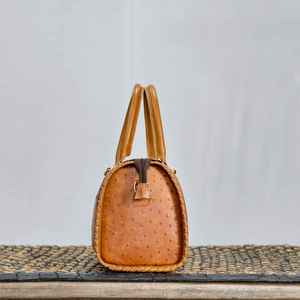 Nuevo Bolso de Viaje de Cuero de Lujo de Primera Calidad con Asa Superior y Cierre de Cremallera, Diseño Marrón, Bolso de Hombro Duradero en Venta - Product Image 3