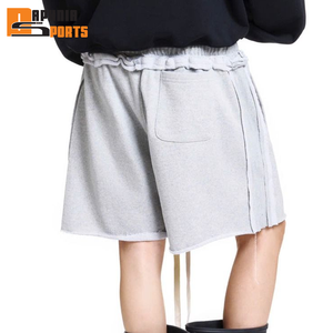 Shorts de jogging décontractés pour hommes OEM en toile avec taille élastique, logo personnalisé sur le devant, en coton molletonné respirant et à séchage rapide pour l'été - Product Image 3