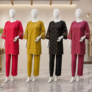 Camisa frontalmente bordada con pantalón liso a juego en tela cómoda, con bordados elegantes para un estilo diario con estilo. - Product Image 1
