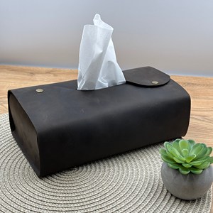 Boîte à mouchoirs en cuir véritable haut de gamme, anti-odeur, simple et décontractée, faite à la main, avec bouton décoratif premium - Product Image 1