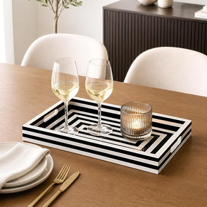 Plateau de service carré jetable en bois et résine époxy poli, design classique en stock pour hôtels et restaurants - Product Image 1