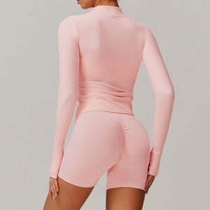 Ensemble de yoga 2 pièces pour femme : Crop top, short taille haute, veste de yoga moulante à manches longues avec fermeture éclair frontale, sans couture. Vente en gros usine. - Product Image 2