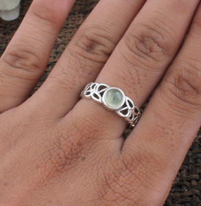 Anillo de Plata de Ley 925 con Prehnita Natural, Engaste Clásico para Bodas y Fiestas, Joyería Personalizada Hecha a Mano para Mujer - Product Image 2