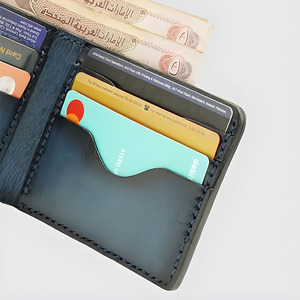 Portefeuille homme en cuir véritable de qualité supérieure, bleu océan ombré, avec fentes incurvées pour cartes et compartiment supérieur pour billets. - Product Image 3