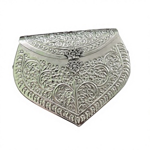 Bolso de Mano Plateado Vintage de Alta Calidad para Mujer, con Flores en Relieve, Compartimento Único, Cadena Desmontable - Product Image 1