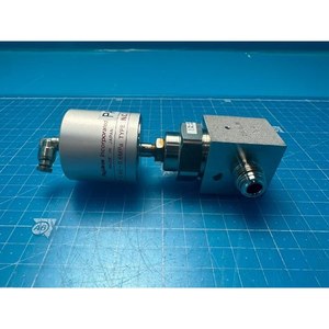Vanne à diaphragme manuelle FUJIKIN 316L 486500, utilisée comme pièce détachée pour équipement semi-conducteur Legacy - Product Image 3