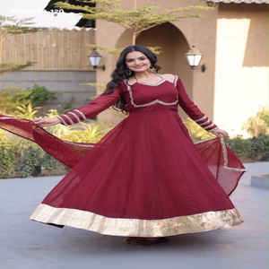 Conjunto de Vestido y Dupatta de la Mejor Calidad, Plateado, con Encaje Brillante, Estilo Kali, con Mangas Largas y Cuello Elegante, Proveedor Indio - Product Image 1