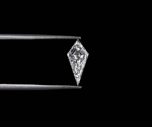 Diamant de laboratoire de 0,76 CT, 10,90 x 5,00 MM, taille cerf-volant, couleur D, percé au laser, pierre libre pour la fabrication de bagues de fiançailles et de bijoux - Product Image 1