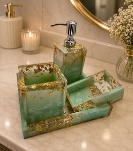 Distributeur de savon et porte-savon en résine de fournisseur indien pour salle de bain et décoration intérieure, disponible au meilleur prix du marché - Product Image 1