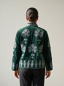 Veste bomber élégante pour femme en velours épais, col montant, broderie, manches longues, écologique, respirante, rembourrée de soie, vert automne - Product Image 2
