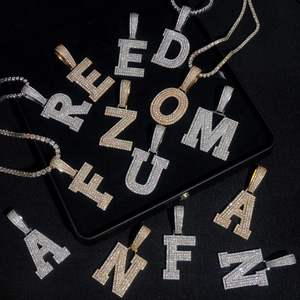 Colgante de moissanita con letras del alfabeto, estilo hip hop, de plata de ley 925, con inicial, corte brillante redondo, joyería llamativa. - Product Image 1