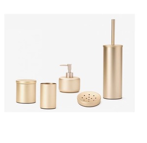 El conjunto de accesorios metálicos para baño transforma instantáneamente un baño ordinario en un espacio refinado y moderno. - Product Image 6