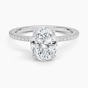 Bague de fiançailles en diamant taille ovale en or blanc avec bande pavée, style classique pour femme - Product Image 1