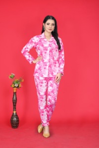ชุดเซ็ตผู้หญิงลายดอกไม้สีชมพู ยืดได้ 4 ทิศทาง ผ้าระบายอากาศ คอทรงกลม ชุดกีฬา 2 ชิ้น ไซส์พลัส - Product Image 1