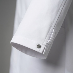 Blouse médicale pour femme en tissu sergé coton-polyester avec détection d'aiguilles - Uniforme d'hôpital pour médecins et infirmières, coupe classique - Product Image 5
