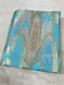 Tela de Seda Brocada Jacquard de Lujo con Motivos de Zari Dorado, Textil de Seda Ligero para Prendas y Decoración - Product Image 5