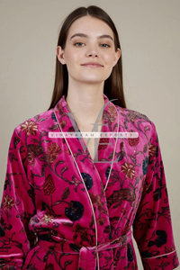 ชุดกิโมโนผ้ากำมะหยี่พิมพ์ลายดอกไม้สุดหรูสำหรับผู้หญิง ชุดลำลองฤดูร้อนที่เป็นมิตรกับสิ่งแวดล้อม ระบายอากาศได้ดี พร้อมลวดลายดอกไม้แบบดั้งเดิม - Product Image 3