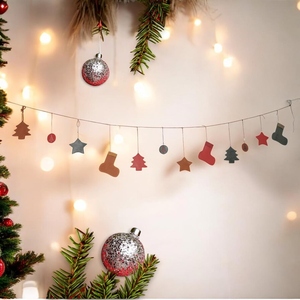 Boules, étoiles et chaussettes de Noël en cuir rouge faites à la main, décorations festives suspendues pour arbres de Noël - Product Image 3