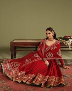 Robe Anarkali de mariée rouge de luxe avec dupatta brodé, tenue ethnique pakistanaise - Product Image 4