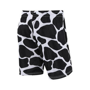 Shorts de basketball en mesh personnalisés en gros, motif imprimé par sublimation, respirants, séchage rapide, style streetwear pour hommes, 100% polyester - Product Image 5