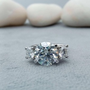 Anillo de Compromiso y Boda de Lujo en Oro Blanco de 14K con Diamante de 1 Quilate VVS Creado en Laboratorio, Certificado IGI, Color D, Corte Brillante, Solitario - Product Image 1