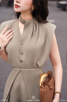 Blus Wanita Tanpa Lengan Warna Cokelat Kerah Tinggi Kancing Depan Elegan Bahan Polyester/Spandex Anti Kusut Model Longgar untuk Kantor