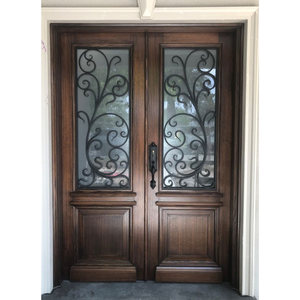 Mejore la apariencia de su propiedad con una elegante puerta de hierro o acero, que combina perfectamente con un juego de manijas de acero inoxidable. - Product Image 4