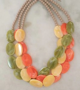 Collar artesanal indio hecho con resina, nuevo, moderno, con aspecto brillante - joyería artesanal de moda para mujer - Product Image 2