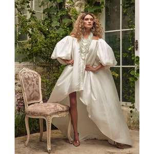 Capa Lucia Moves Whisper: Elegancia Suave, Confeccionada en Seda Habotai Blanca, Diseño Dramático de Silueta Asimétrica, Ligera y Fluida - Product Image 2