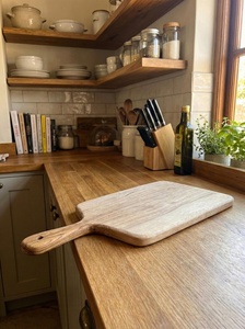 Grande planche à découper en bois pour la préparation sur le comptoir de cuisine - Product Image 1